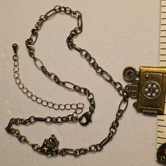 Camera Pendant Necklace - Picture 3 of 4